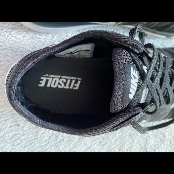 USED NIKE SHOES - Picture 7 of 16